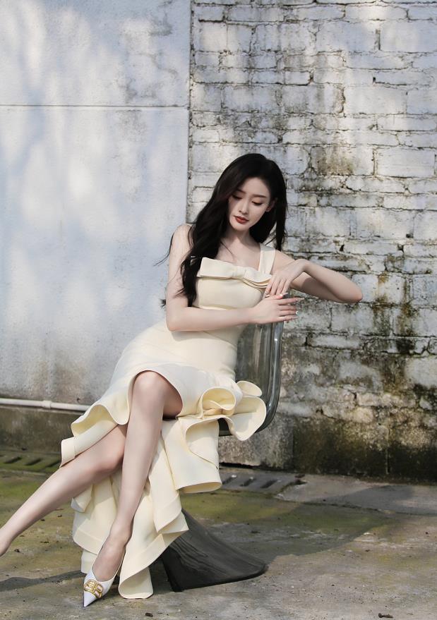 张天爱妖艳滴水黑丝 这美臀很夸张