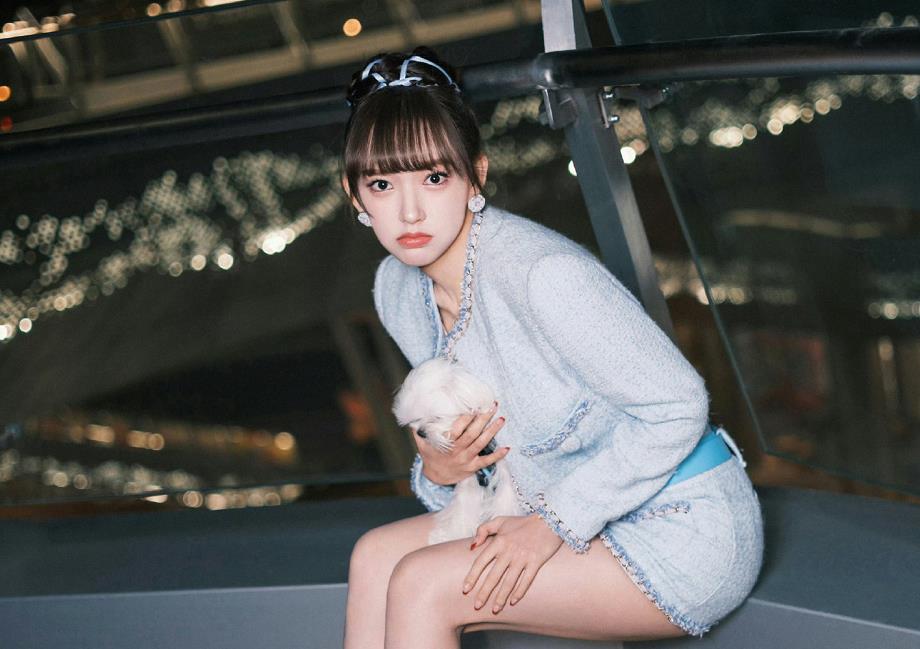 程潇，甜美小香风穿搭